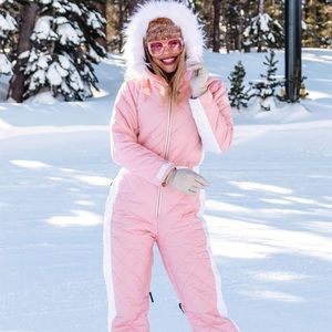 Tipsy Elves pink NWT snow suit in powder pink! Size small with fur hood ski suit